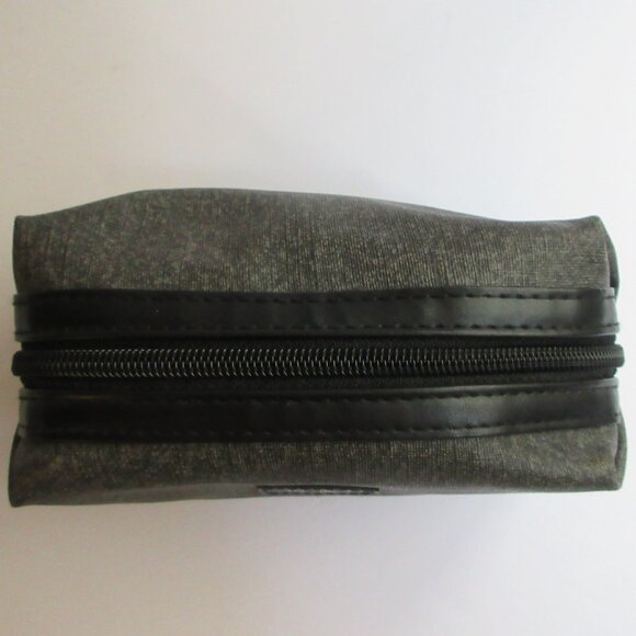 TUMI Delta Air Travel Cosmetic Makeup Case Bag Eye Mask Gray Amenity Kit Zip Top - Picture 3 of 12